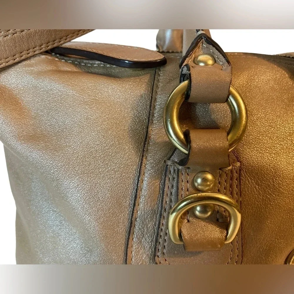 COACH Gorgeous Leather Golden-Tone Shoulder Bag Purse with Lilac Interior GUC